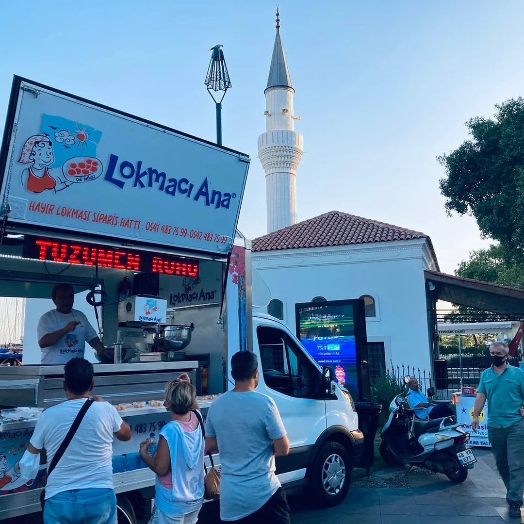 Bodrum Arabada Lokma Döktürme